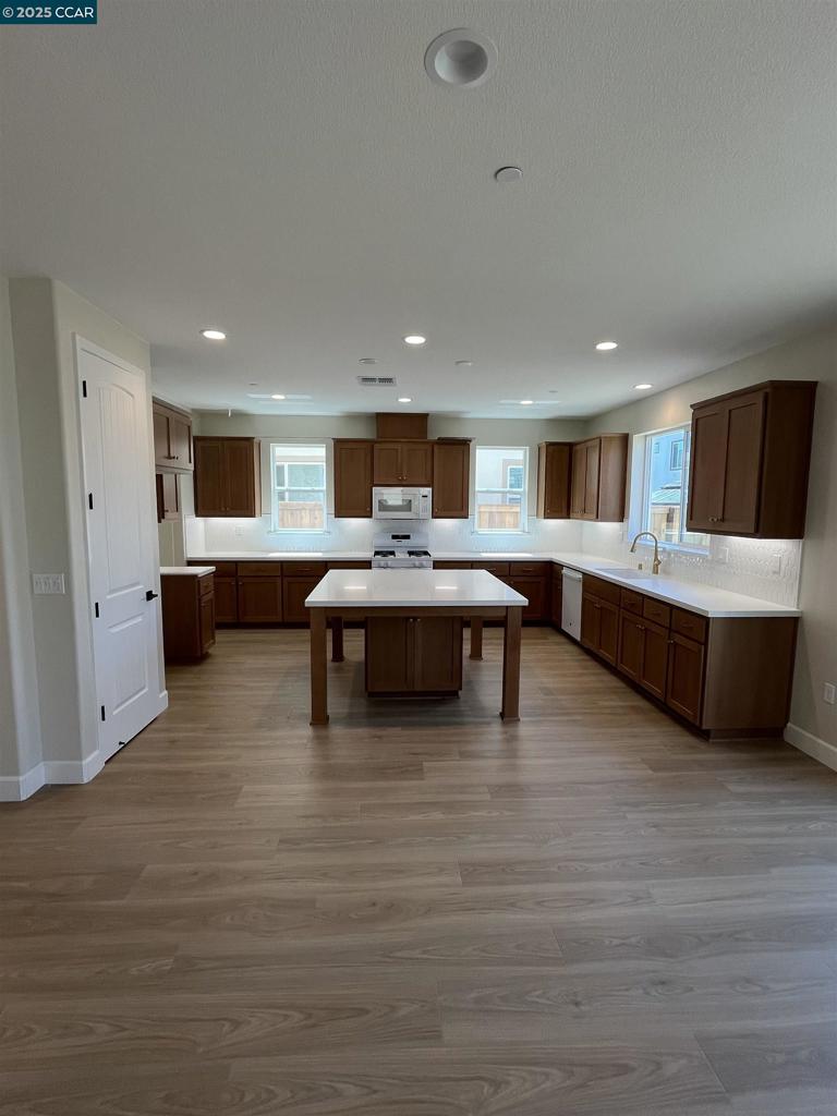 2726 Moonflower Street