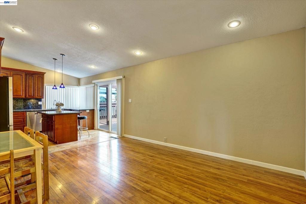 2511 Mistletoe Dr