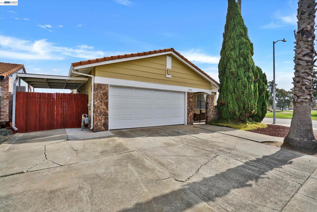 2511 Mistletoe Dr DR