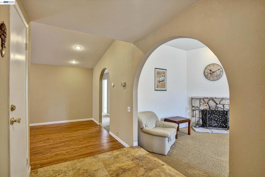 2511 Mistletoe Dr