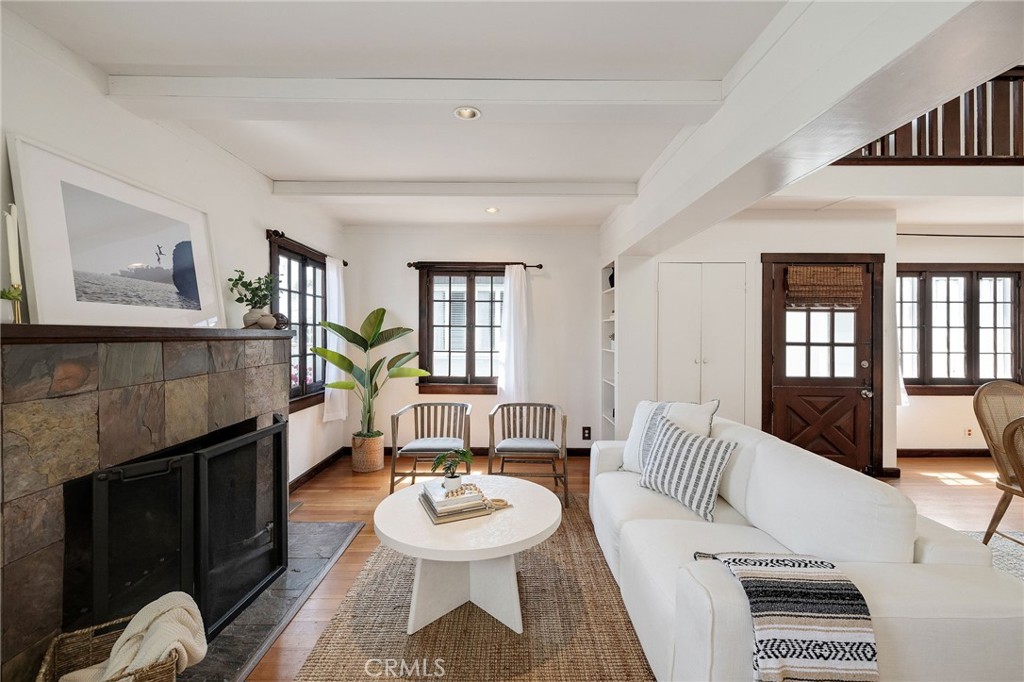 525 Manhattan Beach Blvd