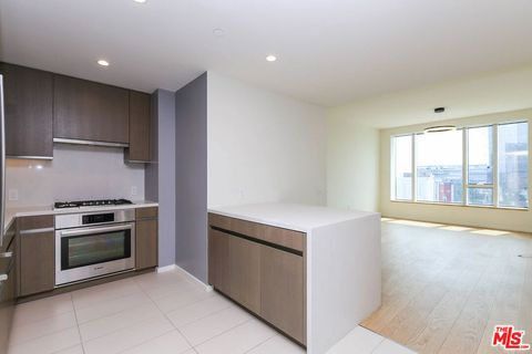 Photo of 889 S Francisco Street #2401, Los Angeles, CA 90017 (MLS # 26672413)