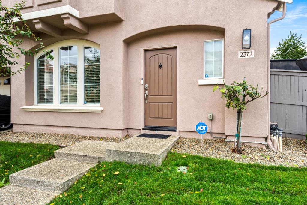 2372 Donner Pass Avenue