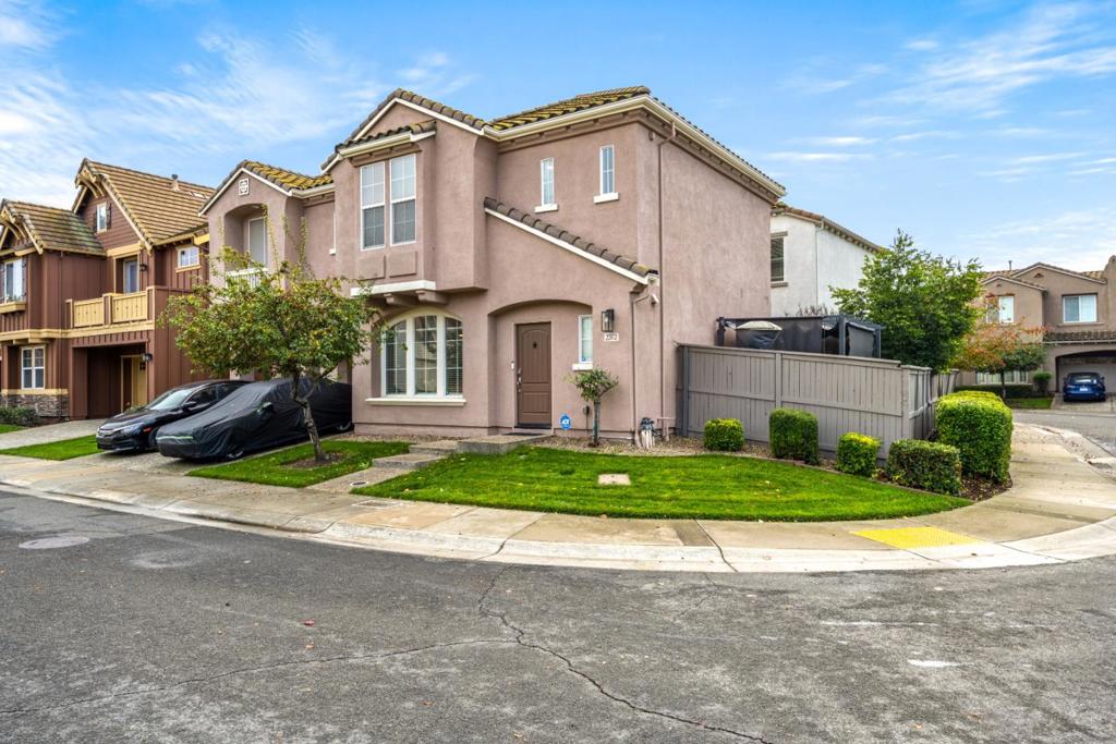 2372 Donner Pass Avenue