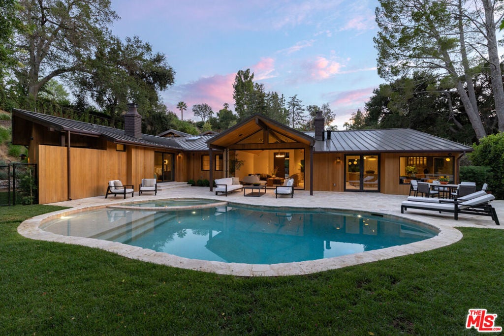 Photo of 4146 High Valley Road, Los Angeles, CA 91436 (MLS # 26865251)