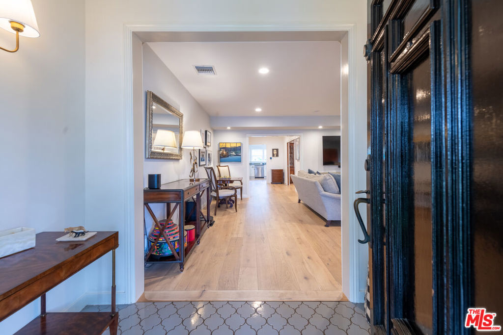 434 N Beachwood Drive