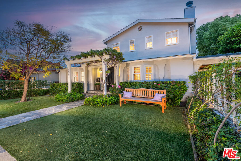 434 N Beachwood Drive