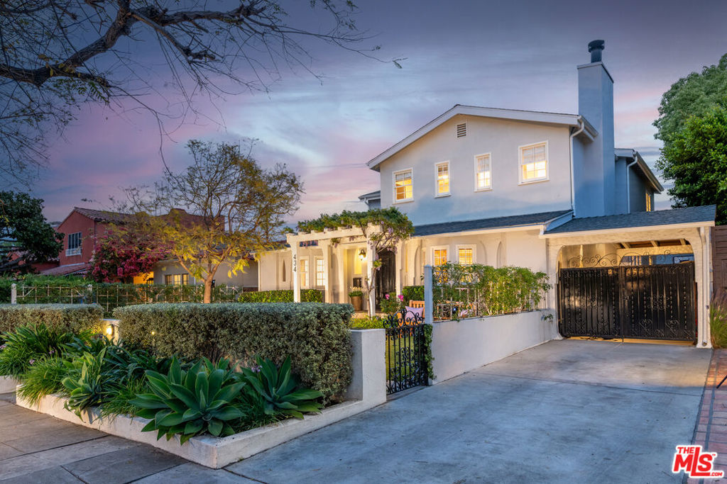 434 N Beachwood Drive