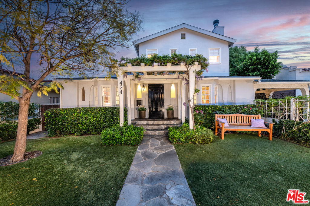 434 N Beachwood Drive