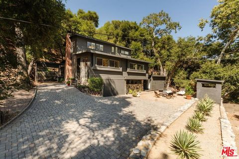 Photo of 1385 Oakwood Drive, Topanga, CA 90290 (MLS # 26667873)