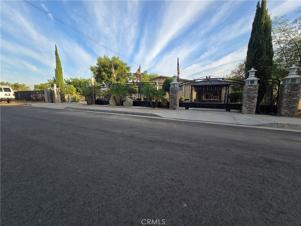 2138 W west Lincoln