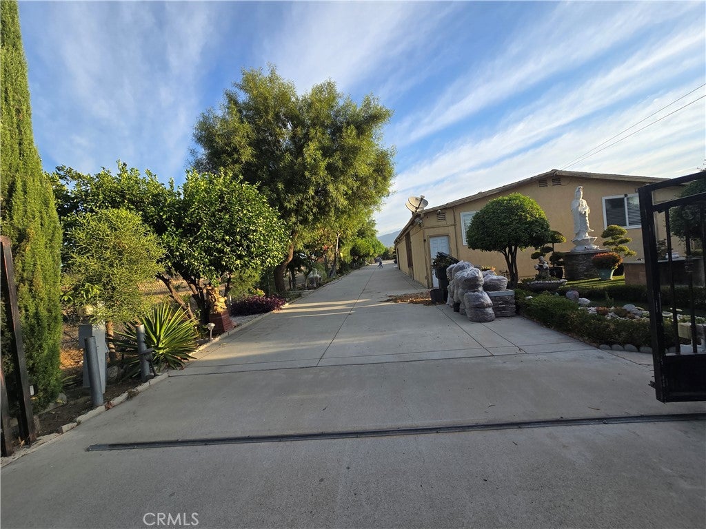 2138 W west Lincoln