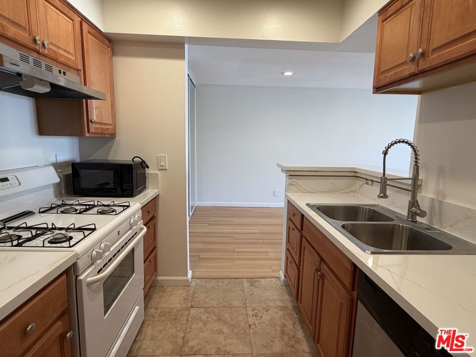 1118 Valencia Street 219