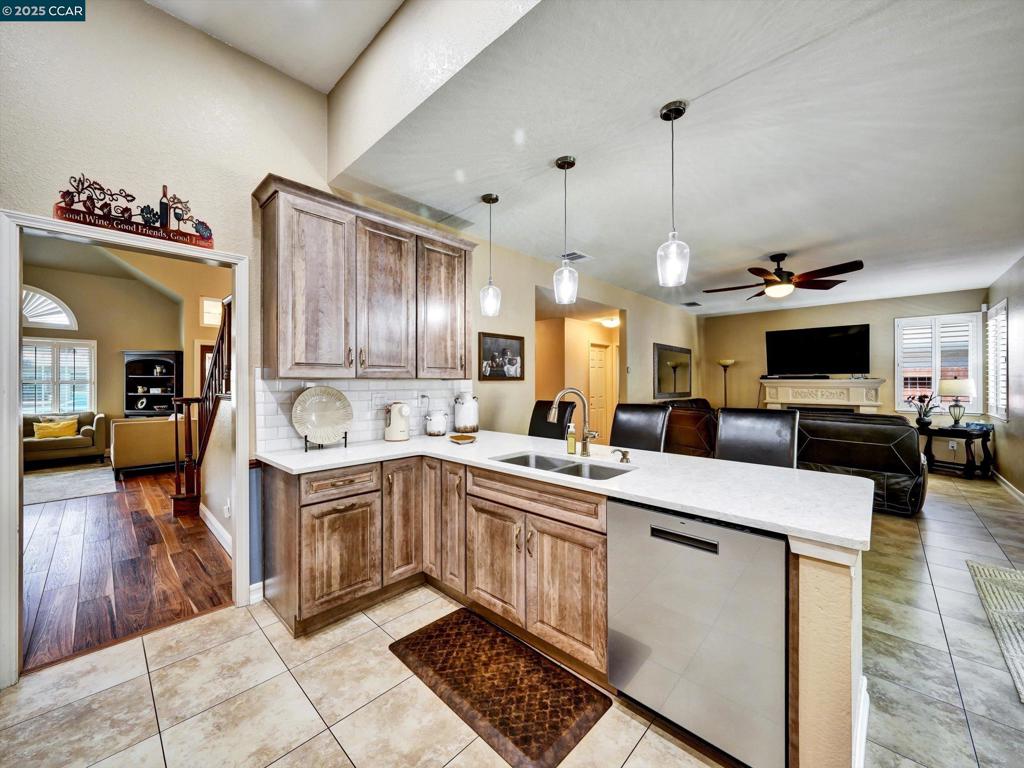 GENTRY MEADOWLAN - Residential