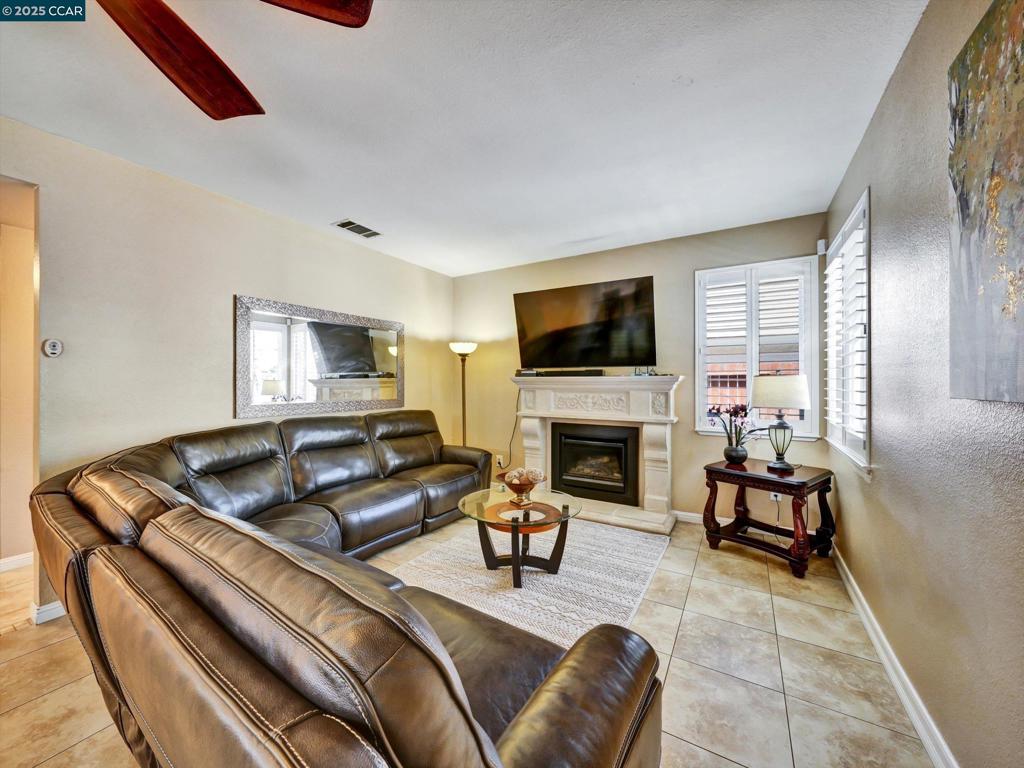 GENTRY MEADOWLAN - Residential