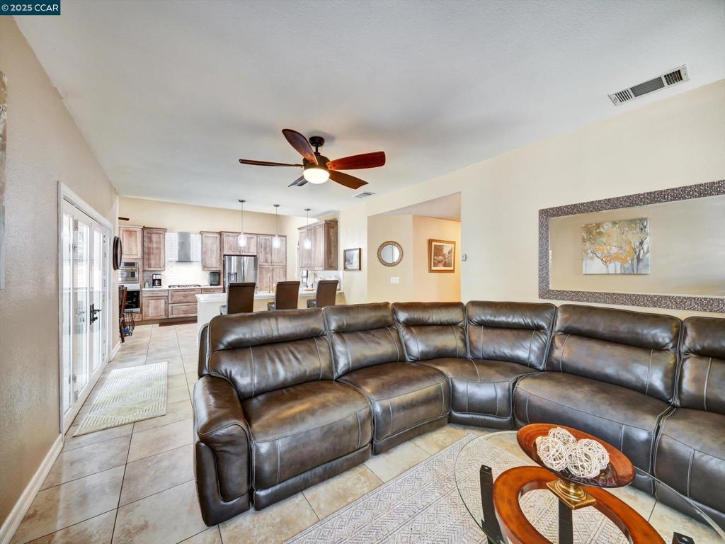 GENTRY MEADOWLAN - Residential