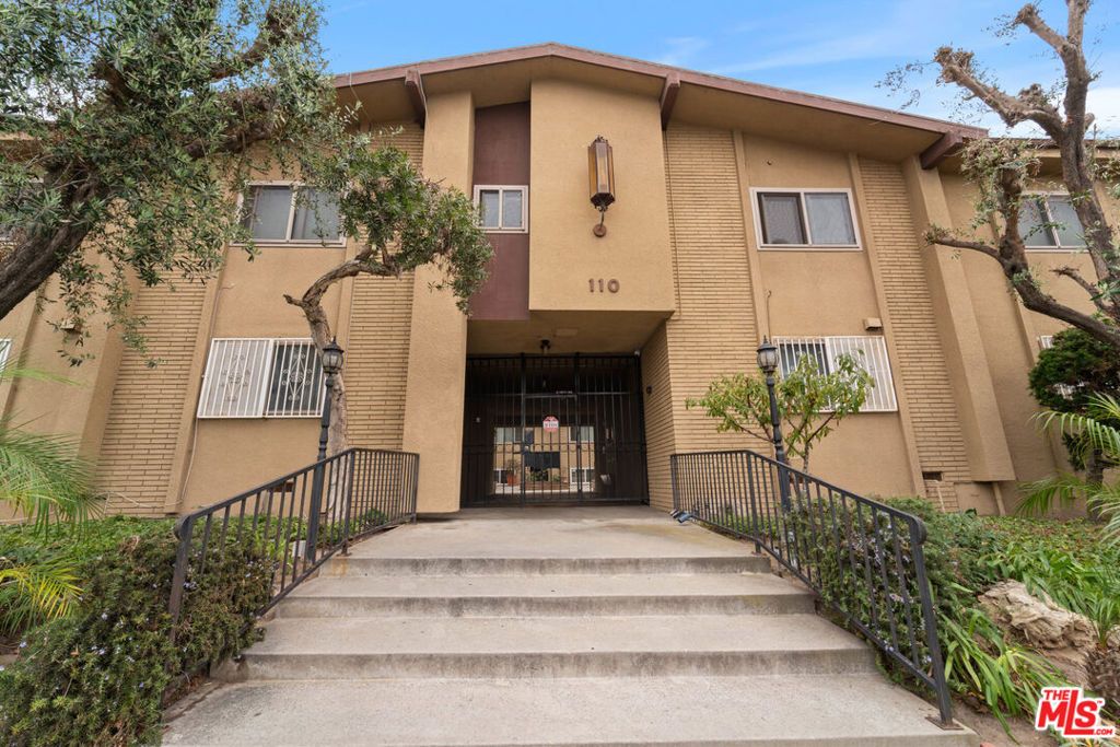 Photo of 110 E Hillcrest Boulevard #115, Inglewood, CA 90301 (MLS # 25605107)