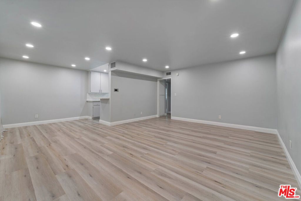 Photo of 110 E Hillcrest Boulevard #115, Inglewood, CA 90301 (MLS # 25605107)