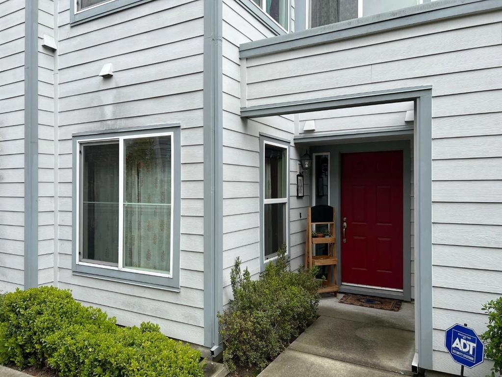 DESIRABLE NANTUCKET COVE TOWNHOME W/VAULTED CEILINGS IN LIVING ROOM & BOTH BEDROOMS. FIREPLACE IN LIVING ROOM AND MASTER BEDROOM. TWO CAR ATTACHED GARAGE. INCLUDES MEMBERSHIP TO PORT ROYAL POOL/TENNIS/PARK. Great Loc! End Unit. 2 bedroom Suites. Dining room plus Breakfast Nook & indoor Laundry Rm. Amenities: Lg Pool, Tennis Cts, Exercise Rm. Huge square footage for a two bedroom. Lots of light. Nice patio for entertaining. Peaceful and quiet neighborhood. Situated within the San Mateo-Foster City Elementary School District, this home is ideal for families. Additional amenities include a 2-car garage, making this residence a must-see in Foster City.