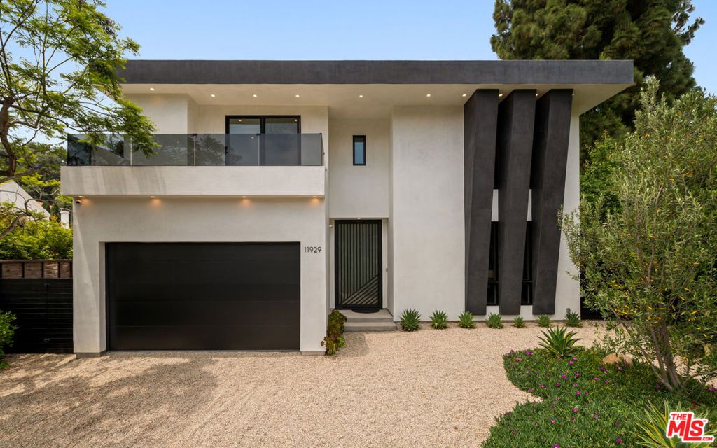 Photo of 11929 Brentwood Grove Drive, Los Angeles, CA 90049 (MLS # 25594525)