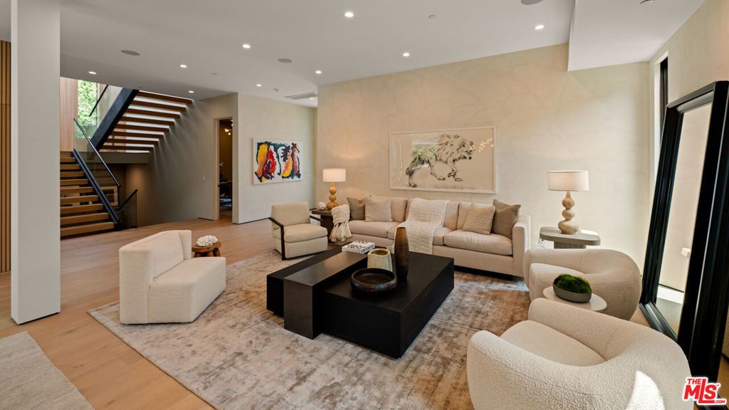 Photo of 11929 Brentwood Grove Drive, Los Angeles, CA 90049 (MLS # 25594525)