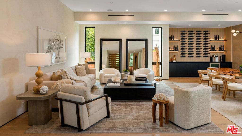 Photo of 11929 Brentwood Grove Drive, Los Angeles, CA 90049 (MLS # 25594525)