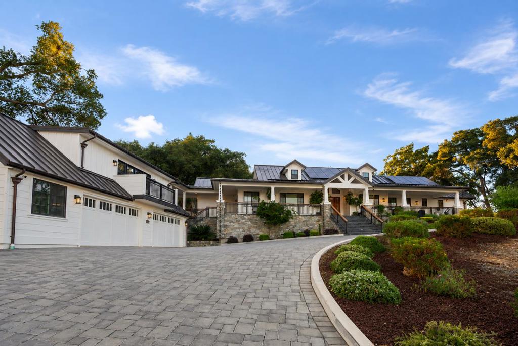 1975 Saffron Court