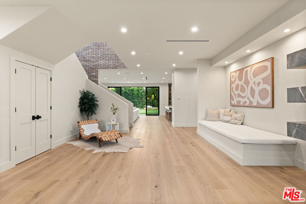 11748 La Maida Street