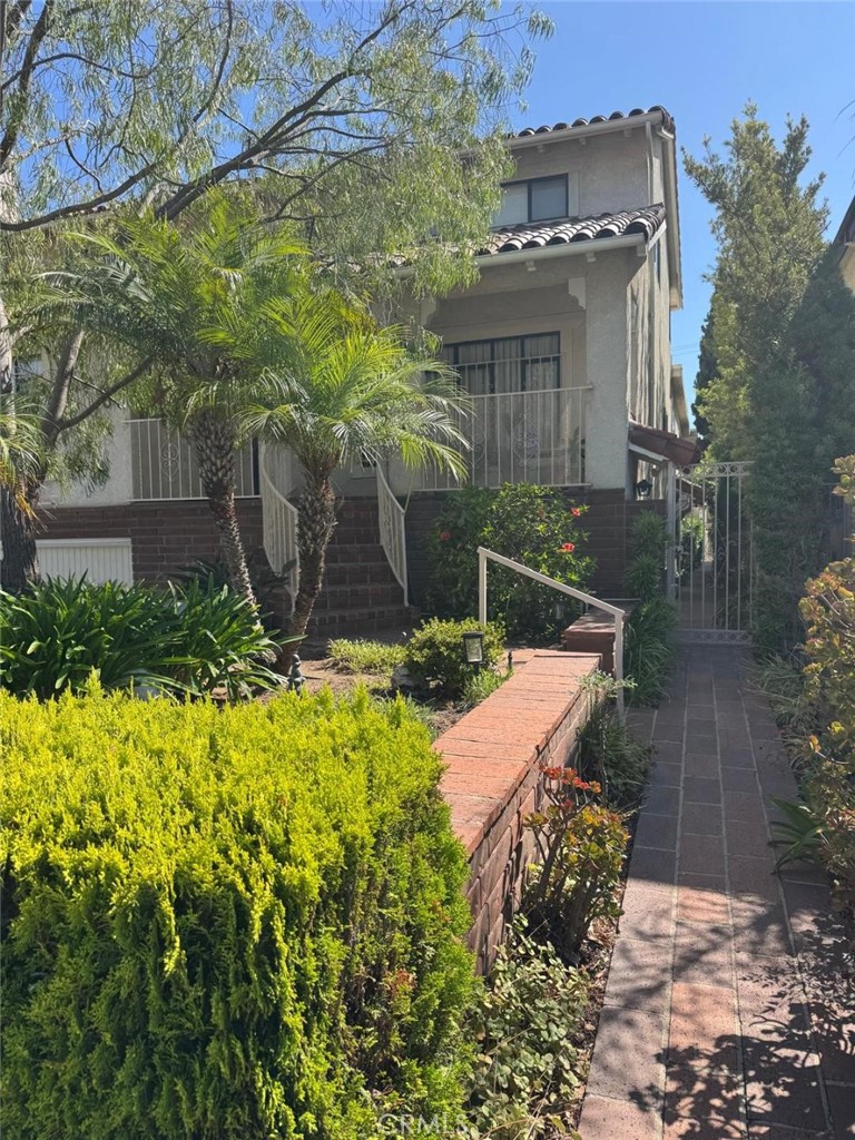 Newly remodeled 2Br/ 2 Ba condo in the heart of Santa Monica is now available in the highly coveted North of Wilshire neighborhood for rent. This unit is the middle unit and has a access to the garage as well. There is a balcony off the living area. The laminate floors, installed in recently, in the living areas and bedrooms gives this home a modern and clean look and feel. The bathrooms have tile floors. The primary bedroom has an good bathroom for privacy and comfort. The second / guest bathroom in the hallway is a full bathroom with a tub for anyone who wants to take a relaxing bath. There is also a 1/2 bath in the main floor. The unit one parking garage also has a direct walk through the unit. There is laundry room in the building for residents. One block from Montana Avenue, you have access to its shopping, restaurants and coffee shops and other amenities. This unit is also close to retail and restaurants on Wilshire Blvd - Target, Trader Joe's, Whole Foods, and UCLA Hospital & Providence Hospital. Two blocks from Franklin Elementary School and four blocks from Douglas Park. Enjoy the best this Santa Monica beach neighborhood has to offer with close proximity to the beach, dining, entertainment.