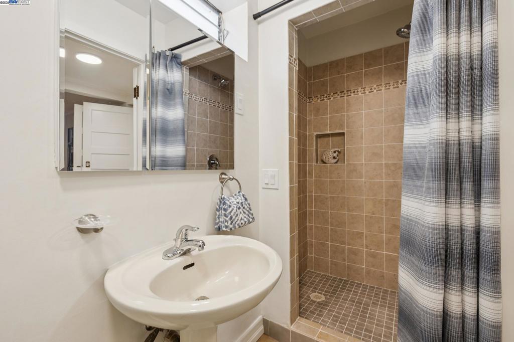 EAST END/PARK ST - Residential