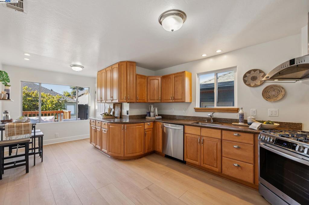 EAST END/PARK ST - Residential