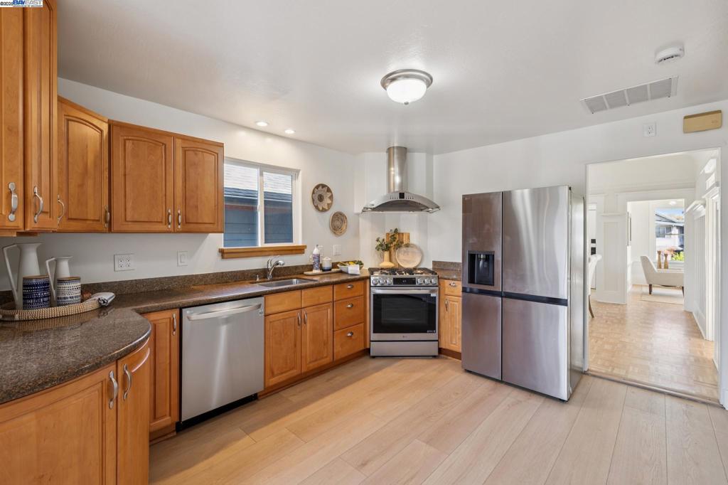 EAST END/PARK ST - Residential