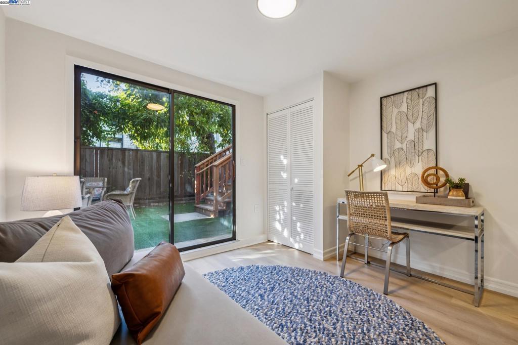 EAST END/PARK ST - Residential