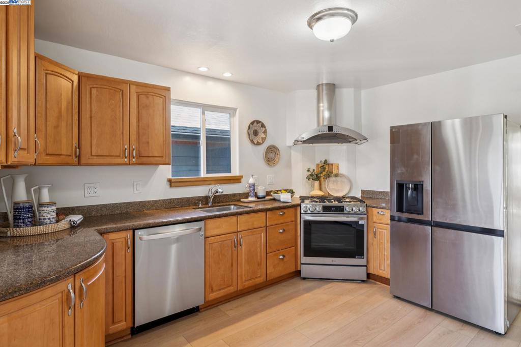 EAST END/PARK ST - Residential