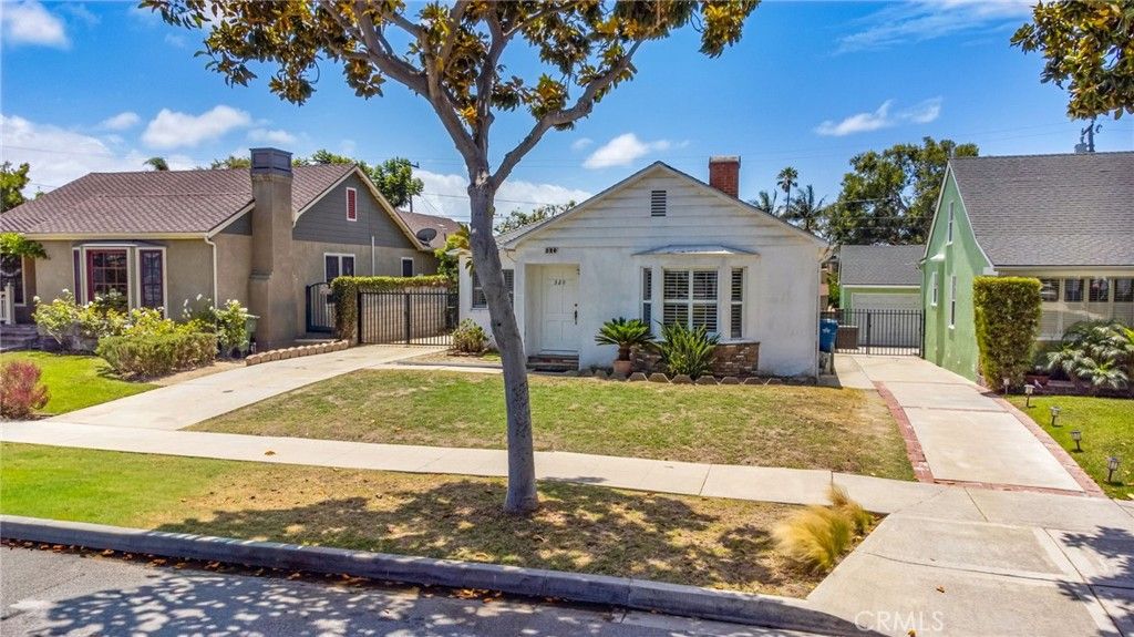 Photo of 320 W 64th Street, Inglewood, CA 90302 (MLS # IN26113044)