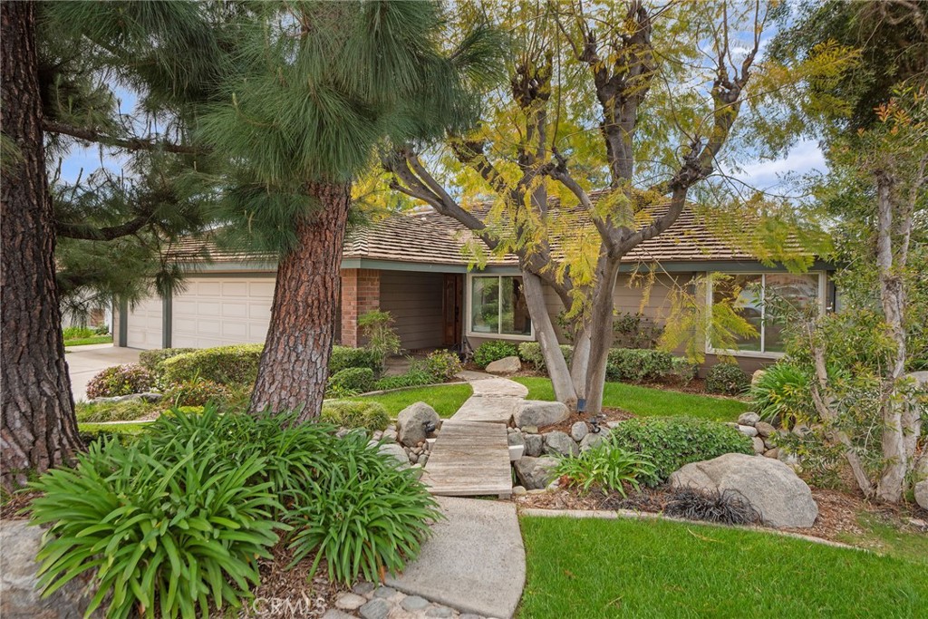 4951 Oak Tree Court