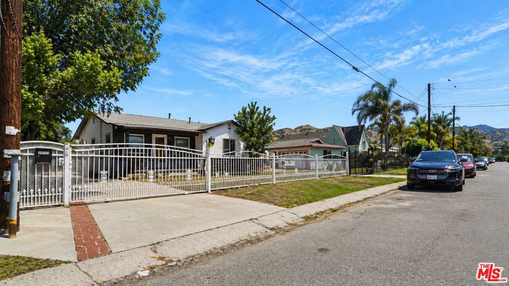 10341 Arminta Street