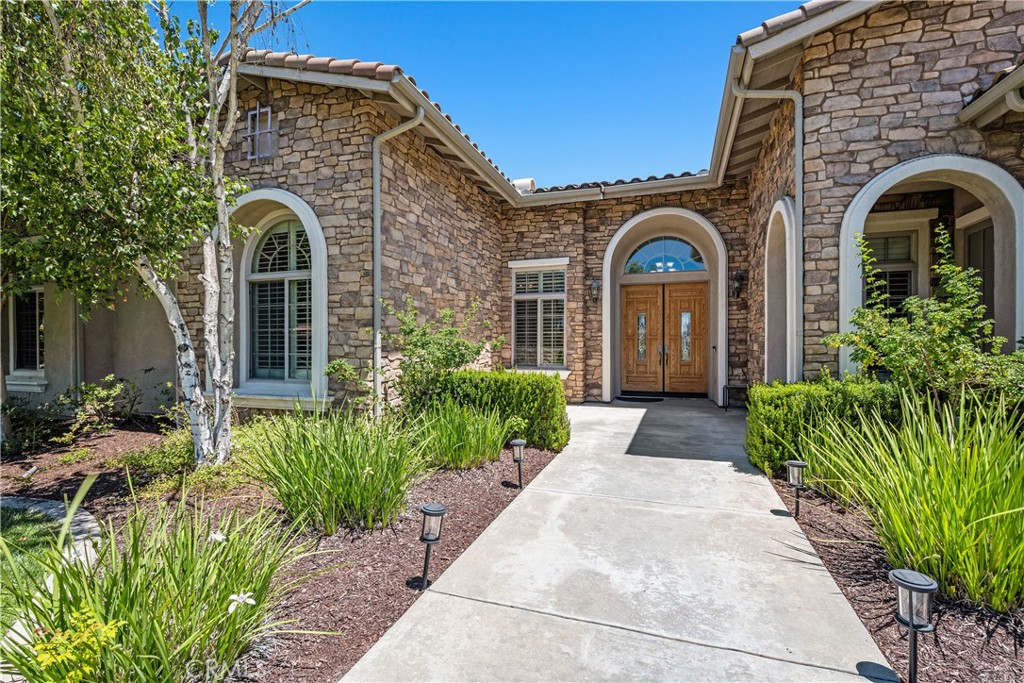 44576 Frogs Leap Street