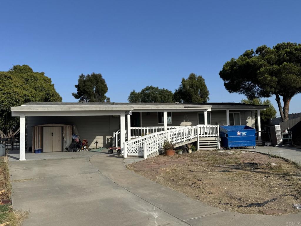 MANUFACTURED HOME ON LAND This home is centrally located in Chula Vista and ready for you to make it home. Some TLC needed but priced to sell. Please call for your appointment today.