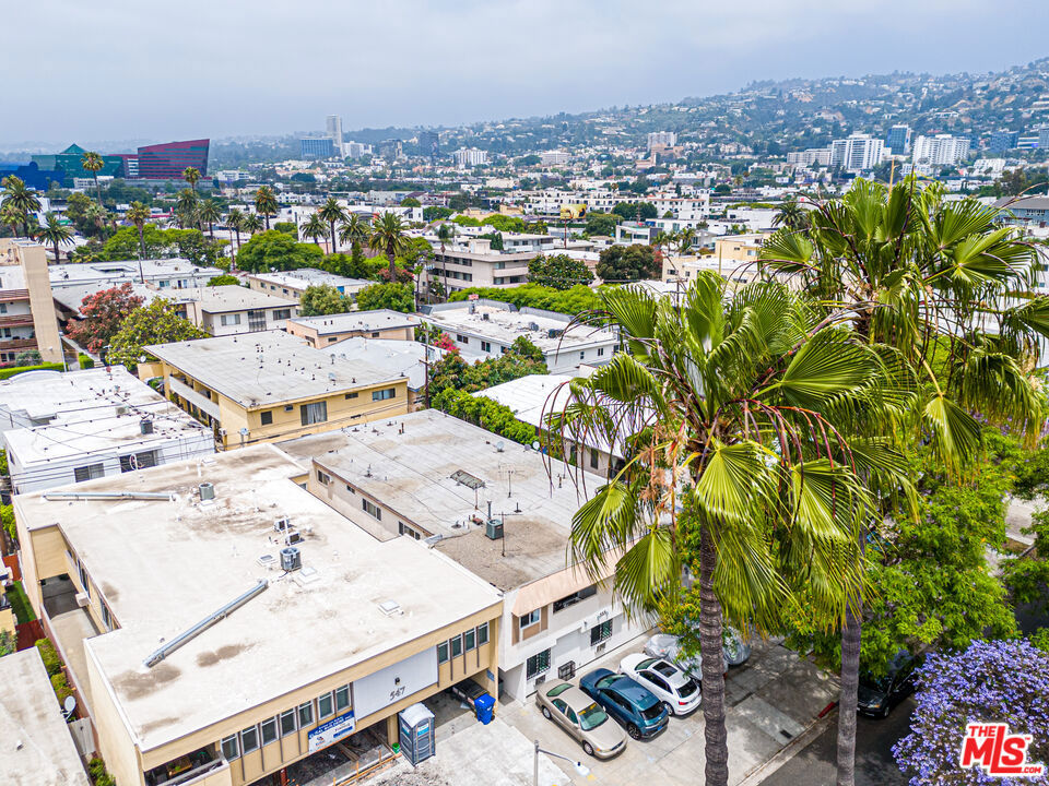 Properties 2 553 N Flores Street