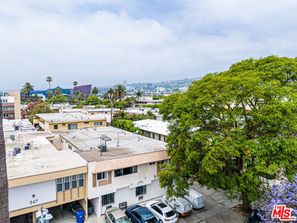 Properties 1 553 N Flores Street
