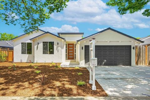 Photo of 3766 Willowpark Drive, San Jose, CA 95118 (MLS # ML82046413)