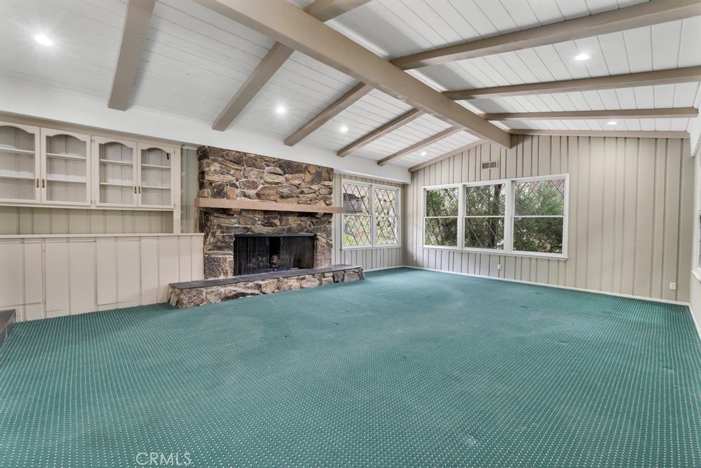 Photo of 4809 Queen Victoria Road, Woodland Hills, CA 91364 (MLS # SR26074572)