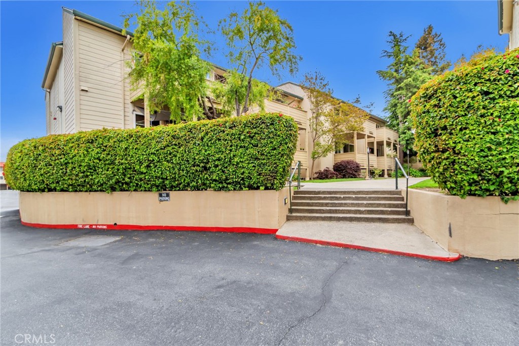 MAJOR PRICE IMPROVEMENT! Motivated seller has adjusted the price to create exceptional value for buyers. Now is the perfect time to make a move on this Prime Silicon Valley Location | Ideal for Professionals & Small Families. Nestled in the heart of Silicon Valley, this conveniently located property offers seamless access to top tech campuses, major transportation routes, and local parks. Whether you’re a tech professional or growing family, this home delivers both comfort and connectivity.
Location Highlights: Only 5 minutes to a nearby Apple office-10 minutes to Apple Headquarters-15 minutes to Levi’s Stadium-25 minutes to Facebook, Microsoft, and LinkedIn offices-10 minutes to the Caltrain Station-Just 2 minutes to Highway 101 access-10 minutes to Highway 237-Walking distance to Fair Oaks Park
This is a rare opportunity to live in a central location with quick access to work, transit, and recreation, all in one of the most desirable regions in the Bay Area.
