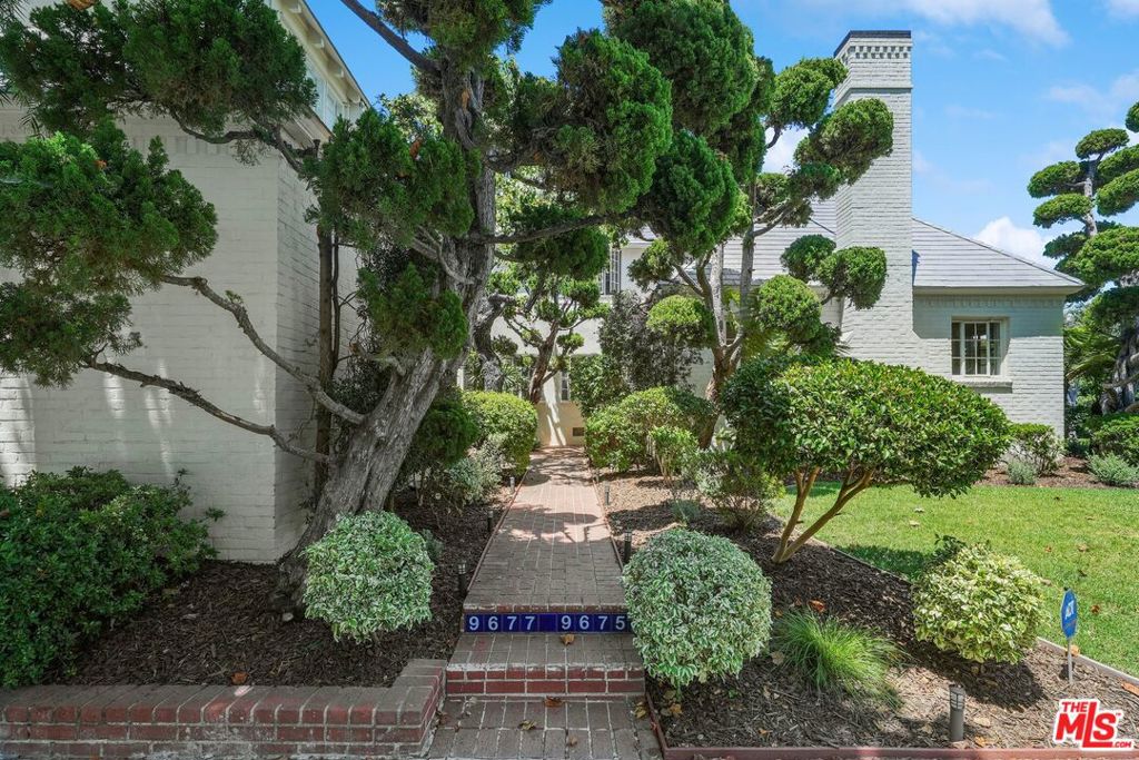 Photo of 9675 Charleville Boulevard, Beverly Hills, CA 90212 (MLS # 26997881)