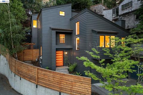 Photo of 6858 AITKEN DRIVE Dr, Oakland, CA 94611 (MLS # 41130331)