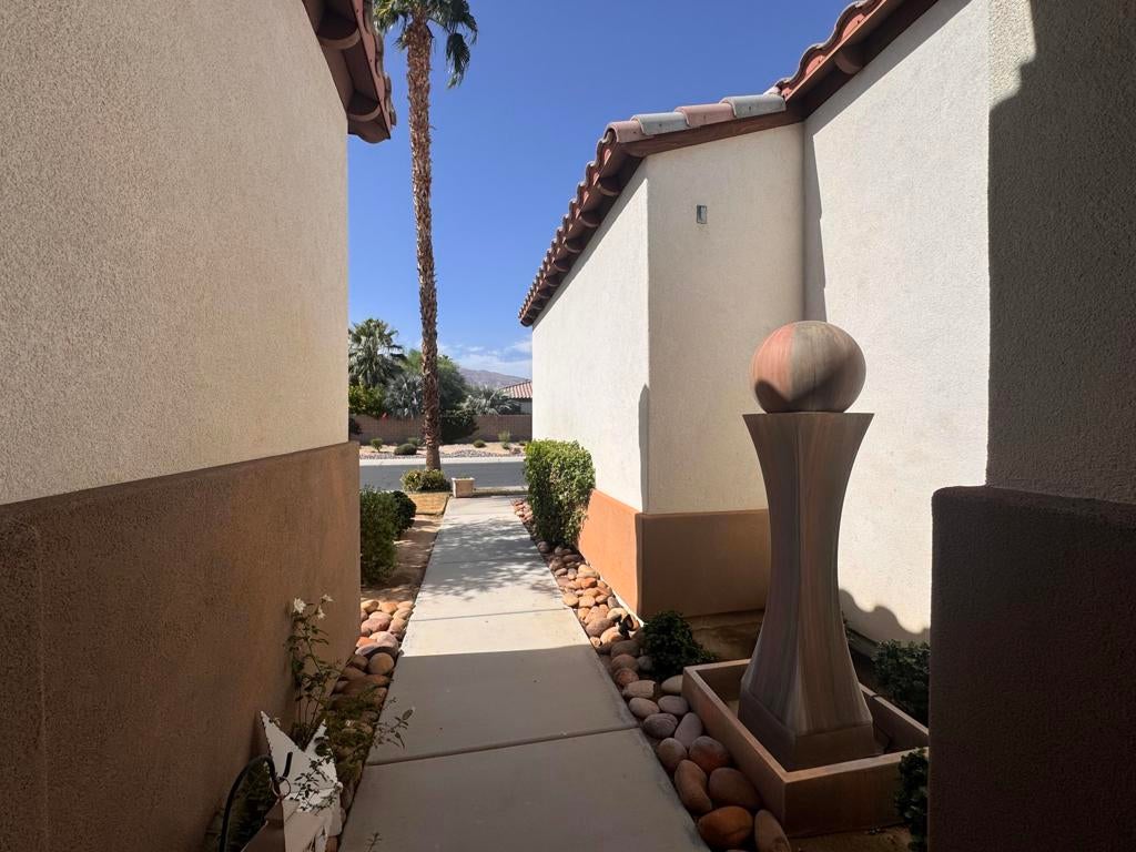 61740 Sapphire Lane