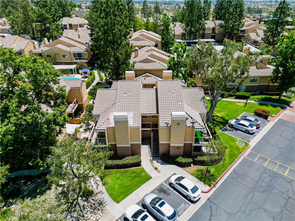 This Rancho Condo is a charming 1-bedroom, 1-bathroom offering 636 square feet of living space. Built in 1987, this single-level unit is situated in the highly desirable North Rancho Cucamonga area.
Property Features:
nterior: The unit features a cozy layout with all bedrooms located on the main level. It includes a fireplace in the living room, central heating and air conditioning, and an in-unit laundry area.
Exterior: The property offers a and is part of a community that provides amenities such as a pool, tennis courts, clubhouse, barbecue area, and picnic spots. The unit also boasts views of city lights.
Upgraded Digital Thermostat - AC Motor Replaced - AC Breaker Switch and Wires Replaced To Compensate Newer Thermostat - Brand New Garbage Disposal - Added Water Line To Back Of Fridge - In-Wall TV Cable Outlet - Removed Pop Corn Ceiling - Fresh Paint Throughout - Upgraded Black Toilet - Upgraded Faucets & Bathroom Fixtures - Upgraded Stainless Steel Appliances - Ring Front Door Camera - SmartCode TouchPad Front Door Lock