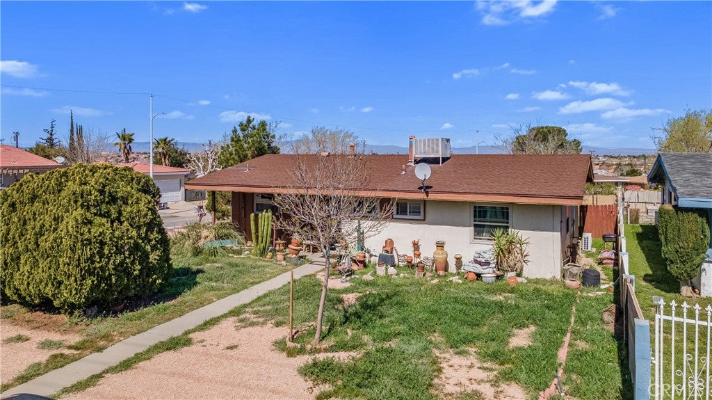 1549 Elizabeth Lake