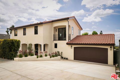 Photo of 1108 E Mariposa Street, Altadena, CA 91001 (MLS # 26818955)